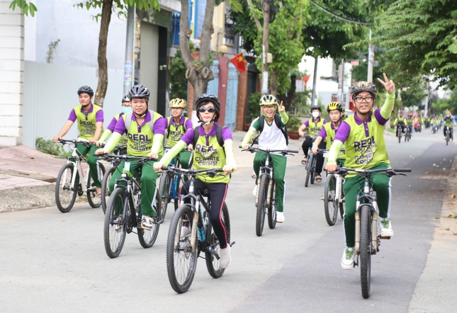 Bạn trẻ TPHCM đạp xe lan tỏa thông điệp bảo vệ hành tinh xanh ảnh 5