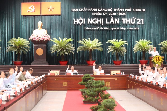 Bí thư TPHCM: 'Bước vào chiến dịch, cần hành động với tinh thần đi qua đại dịch' ảnh 1