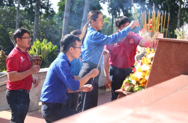 Đong đầy tình yêu thương hướng về nguồn cội, chăm lo an sinh xã hội ảnh 2
