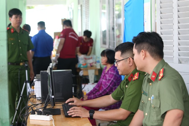 Đong đầy tình yêu thương hướng về nguồn cội, chăm lo an sinh xã hội ảnh 8