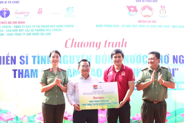 Đong đầy tình yêu thương hướng về nguồn cội, chăm lo an sinh xã hội ảnh 7