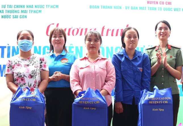 Đong đầy tình yêu thương hướng về nguồn cội, chăm lo an sinh xã hội ảnh 6