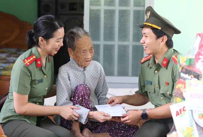 Đong đầy tình yêu thương hướng về nguồn cội, chăm lo an sinh xã hội ảnh 15