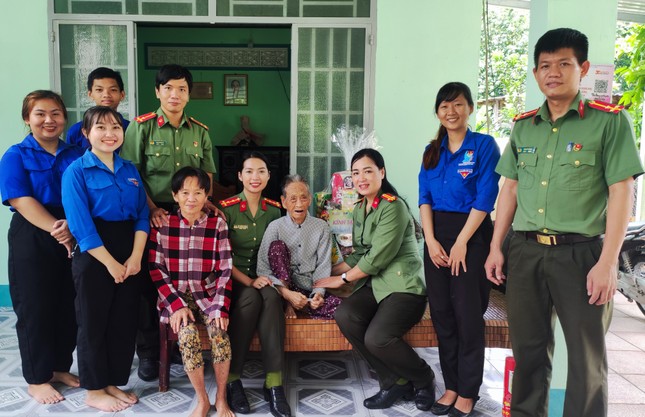 Đong đầy tình yêu thương hướng về nguồn cội, chăm lo an sinh xã hội ảnh 14