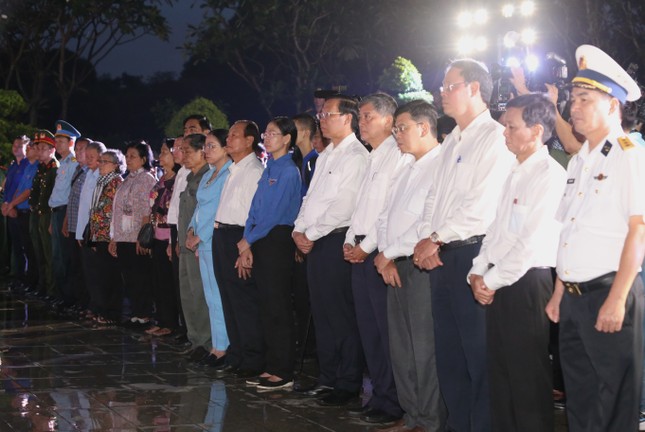 Tuổi trẻ TPHCM thắp nến tri ân Anh hùng liệt sĩ ảnh 2