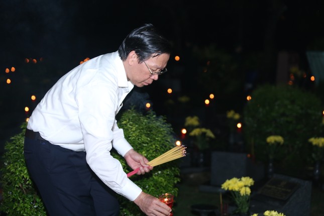 Tuổi trẻ TPHCM thắp nến tri ân Anh hùng liệt sĩ ảnh 10