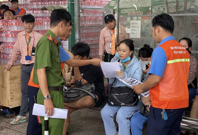 Tuổi trẻ Công an TPHCM tuần tra, kiểm soát xuyên lễ ảnh 4