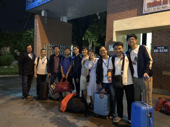 Chùm ảnh giảng viên TPHCM háo hức đi làm nhiệm vụ kỳ thi THPT Quốc gia 2019 ảnh 5