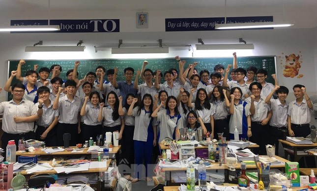Trường có thí sinh sở hữu nhiều điểm 10 nhất TPHCM: Không điện thoại, không Facebook, không Tik Tok ảnh 2