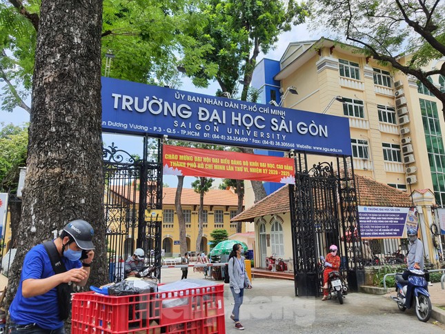 Điểm sàn khối ngành sư phạm Trường ĐH Sài Gòn, ĐH Sư phạm TPHCM vượt xa nhiều ngành khác ảnh 1