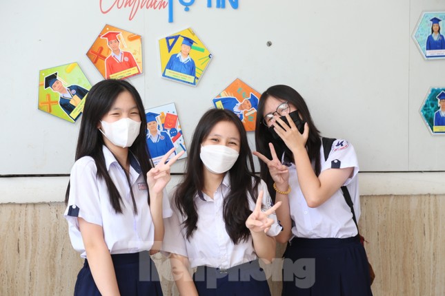 Hơn 4.500 học sinh trúng tuyển vào 10 'bỏ' trường công, TPHCM đề xuất tuyển bổ sung ảnh 1