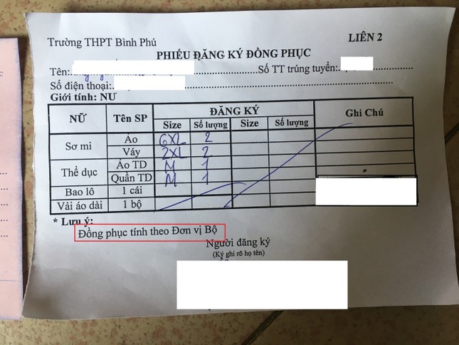 Bị review bán đồng phục, ép mua ba lô: Hiệu trưởng Trường THPT Bình Phú nói do nhân viên làm sai! ảnh 3