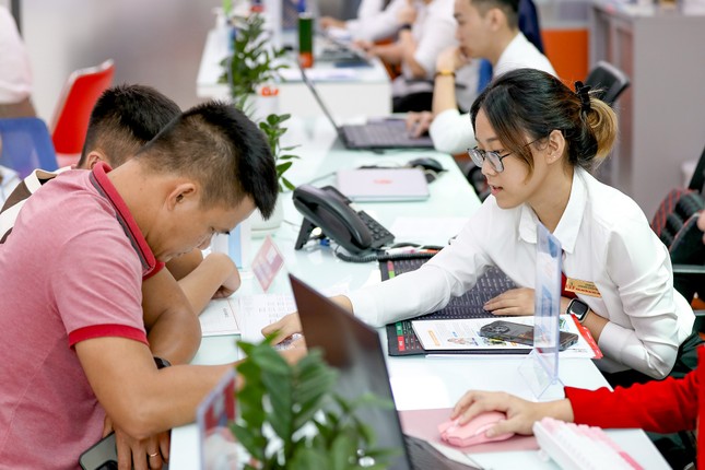 Ba trường đại học đầu tiên tại TPHCM công bố điểm chuẩn ảnh 4