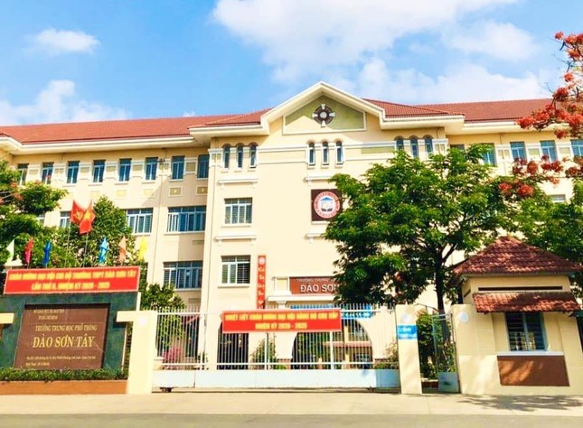 Hiệu phó trường THPT ở TPHCM tát học sinh ù tai ảnh 1
