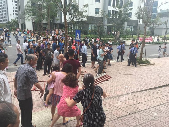Tranh chấp hàng rào căng thẳng ở khu đô thị hạng sang ảnh 1