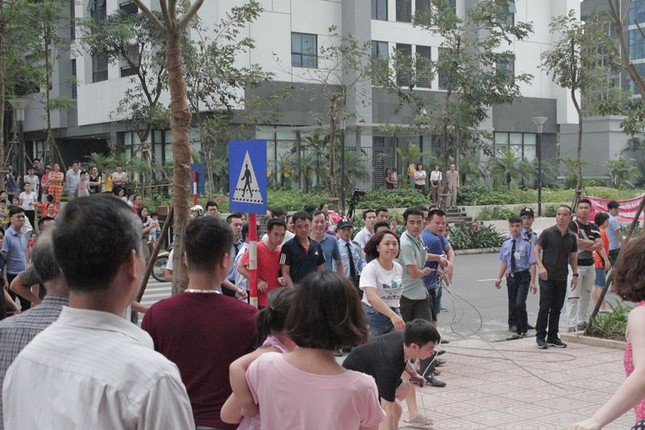 Tranh chấp hàng rào căng thẳng ở khu đô thị hạng sang ảnh 2