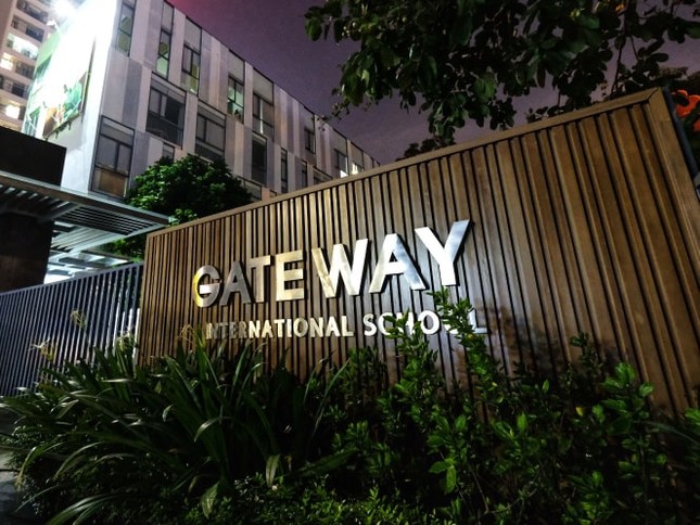 Nam sinh lớp 1 trường GateWay đã bị bỏ quên trên ô tô như thế nào? ảnh 2
