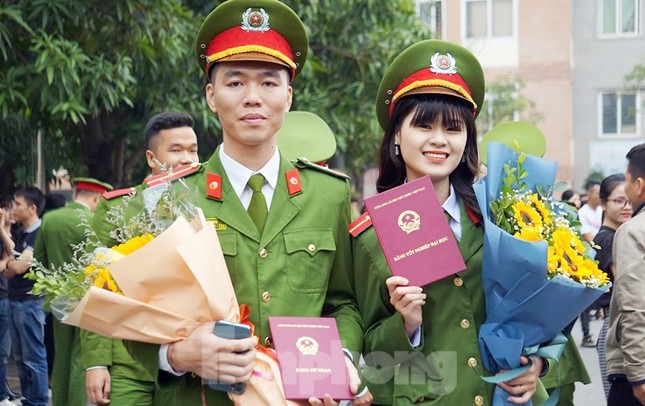 4 thủ khoa đầu ra Học viện Cảnh sát được phong vượt cấp bậc hàm ảnh 2