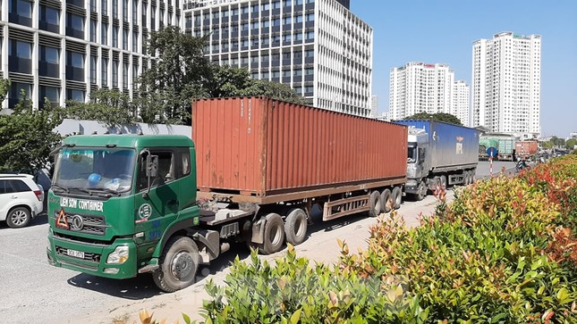 Tạm giam 3 đối tượng trong đường dây buôn lậu hàng trăm tấn dược liệu ảnh 1