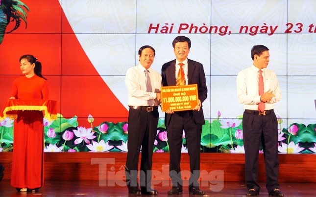 TP Hải Phòng kêu gọi được 120 tỷ đồng ủng hộ miền Trung ảnh 2