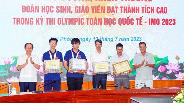 Hải Phòng chi tiền tỷ thưởng học sinh thi Olympic quốc tế ảnh 2