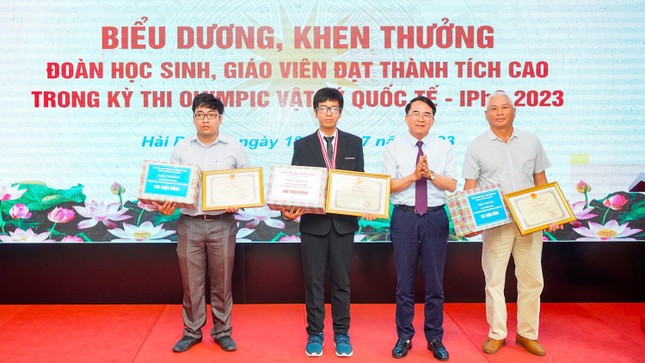 Hải Phòng chi tiền tỷ thưởng học sinh thi Olympic quốc tế ảnh 1