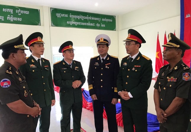 Giao lưu sĩ quan trẻ Việt Nam - Campuchia ảnh 3