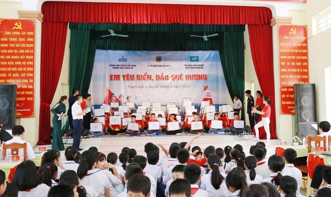 Học sinh Thạch Lỗi trải nghiệm tình yêu biển đảo ảnh 1