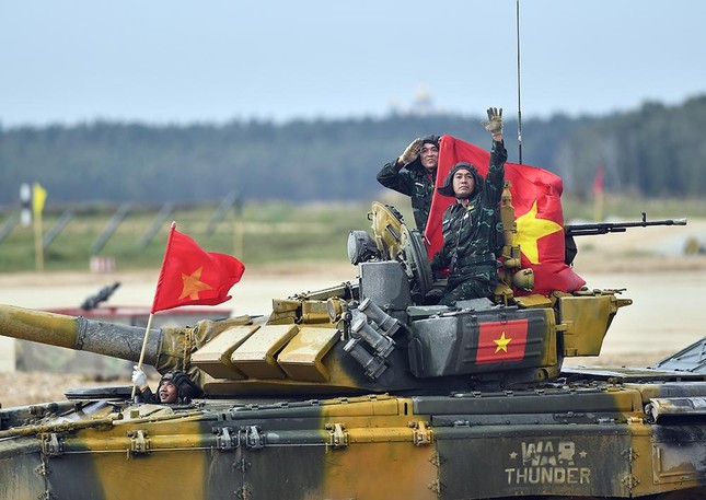 Vỡ òa khoảnh khắc Việt Nam về nhất cuộc thi Tank biathlon ảnh 1