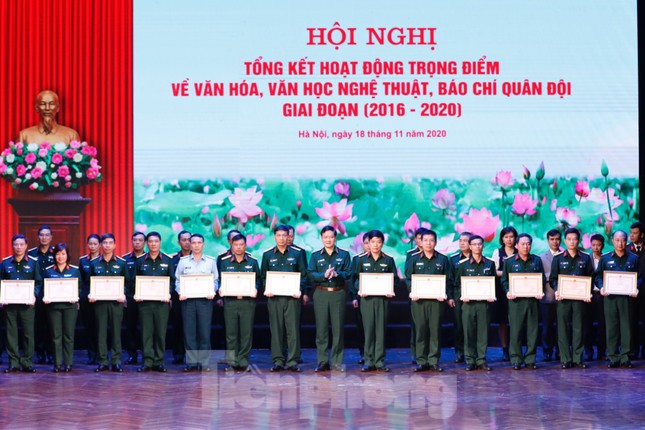 Quân đội tổng kết các hoạt động trọng điểm về báo chí, nghệ thuật ảnh 3