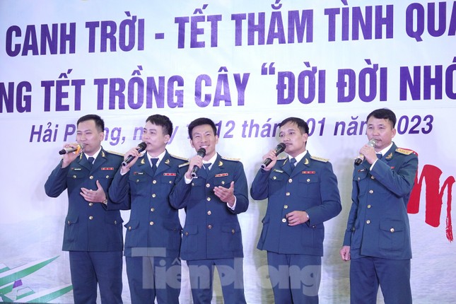 Tuổi trẻ lính canh trời sôi nổi Tết trồng cây, thi nấu mâm cỗ Tết, gói bánh chưng ảnh 5