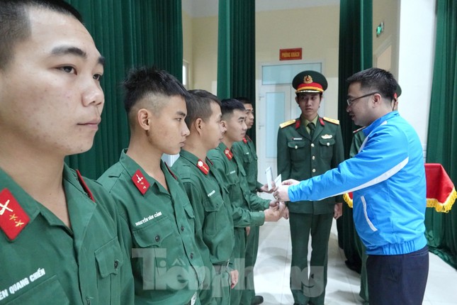 Bí thư T.Ư Đoàn Nguyễn Tường Lâm dự khởi động Tháng Thanh niên 2023 tại Trung đoàn Thủ đô ảnh 5