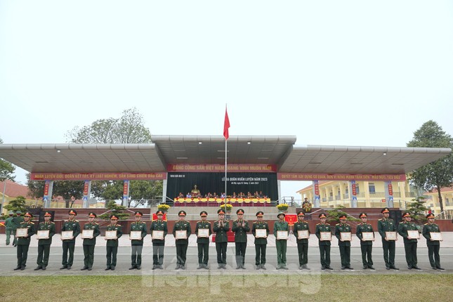 Bí thư T.Ư Đoàn Nguyễn Tường Lâm dự khởi động Tháng Thanh niên 2023 tại Trung đoàn Thủ đô ảnh 10