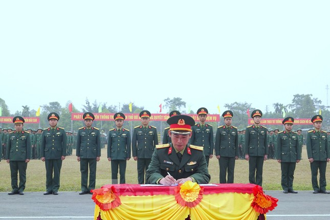 Bí thư T.Ư Đoàn Nguyễn Tường Lâm dự khởi động Tháng Thanh niên 2023 tại Trung đoàn Thủ đô ảnh 11