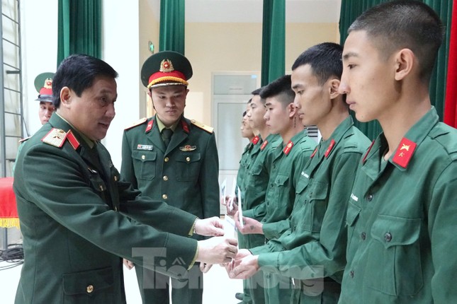 Bí thư T.Ư Đoàn Nguyễn Tường Lâm dự khởi động Tháng Thanh niên 2023 tại Trung đoàn Thủ đô ảnh 6