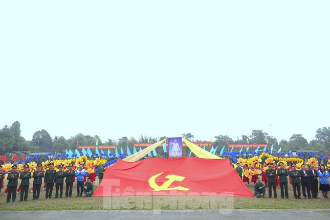 Bí thư T.Ư Đoàn Nguyễn Tường Lâm dự khởi động Tháng Thanh niên 2023 tại Trung đoàn Thủ đô ảnh 12