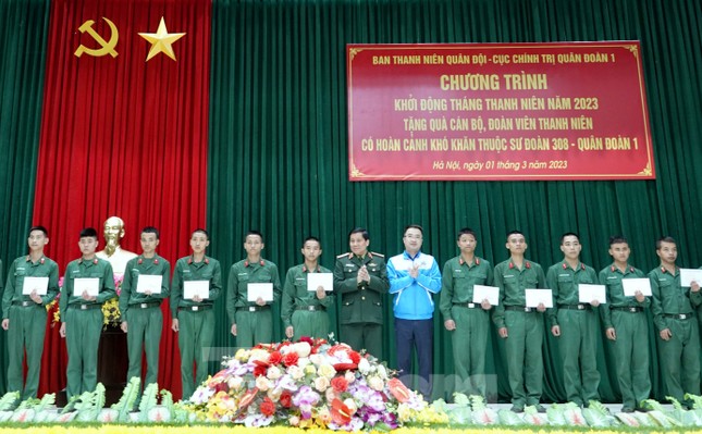 Bí thư T.Ư Đoàn Nguyễn Tường Lâm dự khởi động Tháng Thanh niên 2023 tại Trung đoàn Thủ đô ảnh 7
