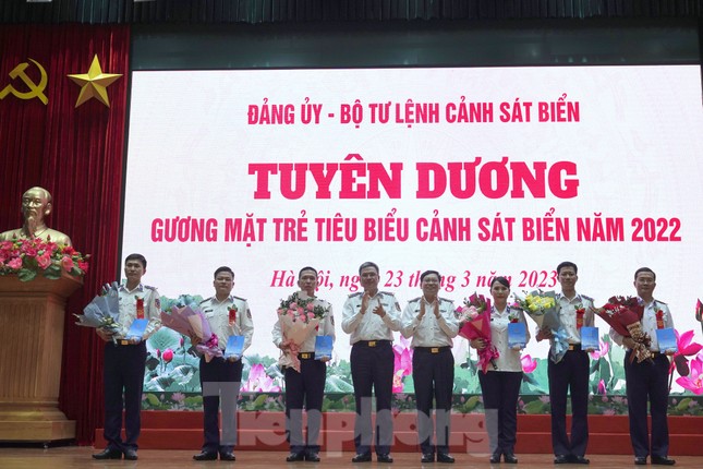 Tôn vinh các gương mặt trẻ tiêu biểu lực lượng Cảnh sát biển ảnh 5