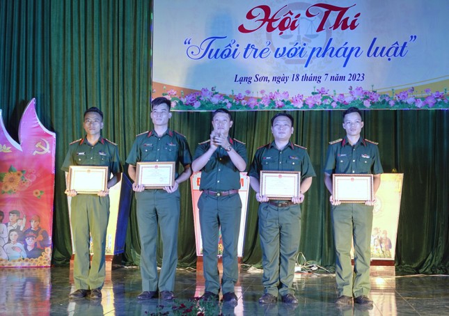 Tuổi trẻ Quân đội và Lạng Sơn góp phần ngăn chặn biểu hiện sai trái, tiêu cực ảnh 7