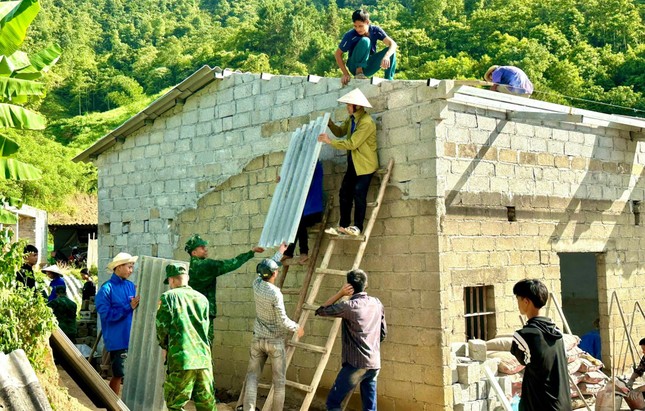 344 tổ ‘Tay kéo Biên phòng’ cắt tóc miễn phí cho học sinh và nhân dân ảnh 7