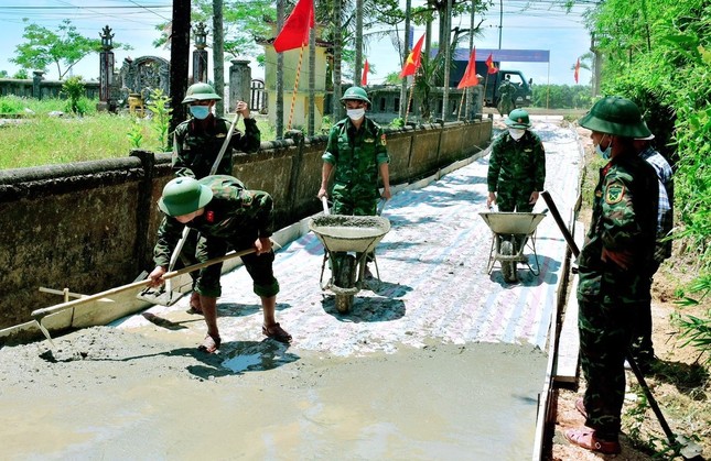 344 tổ ‘Tay kéo Biên phòng’ cắt tóc miễn phí cho học sinh và nhân dân ảnh 6