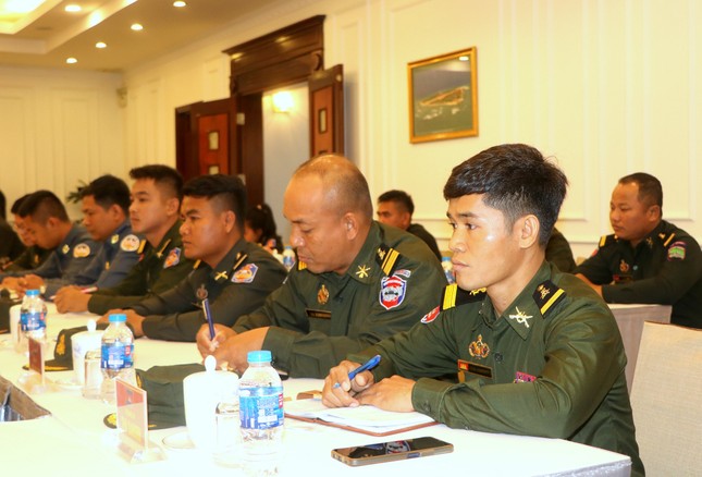 Sĩ quan trẻ Việt Nam - Campuchia không ngừng củng cố, tăng cường lòng tin chiến lược ảnh 4