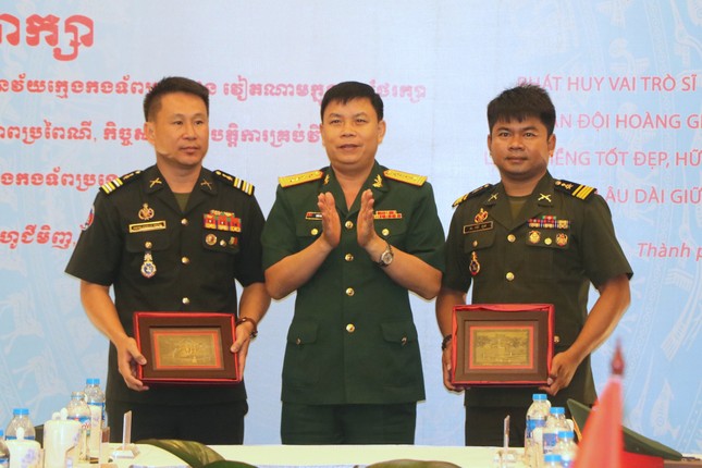 Sĩ quan trẻ Việt Nam - Campuchia không ngừng củng cố, tăng cường lòng tin chiến lược ảnh 1