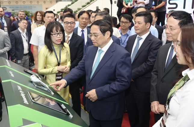 Thủ tướng: Chuyển đổi số, tăng trưởng xanh tác động sâu sắc tới Việt Nam ảnh 4
