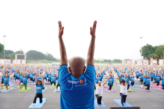 Hơn 1.000 người đồng diễn Yoga lan toả tinh thần sống 'hài hoà và an lạc' ảnh 3