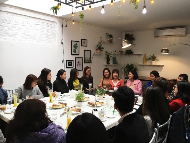 “Ngồi sau vô lăng” không còn là nghề của riêng nam giới ảnh 1