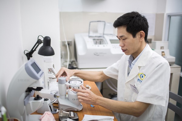 Khám mắt theo quy chuẩn Quốc tế ảnh 3