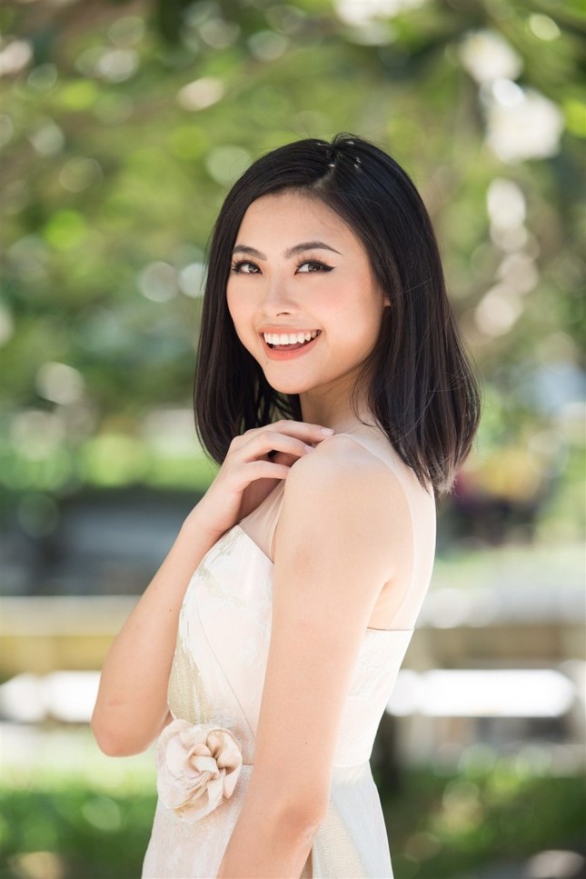 Đông Nhi khuấy động sân khấu trường ĐHKHXH và Nhân văn ảnh 2