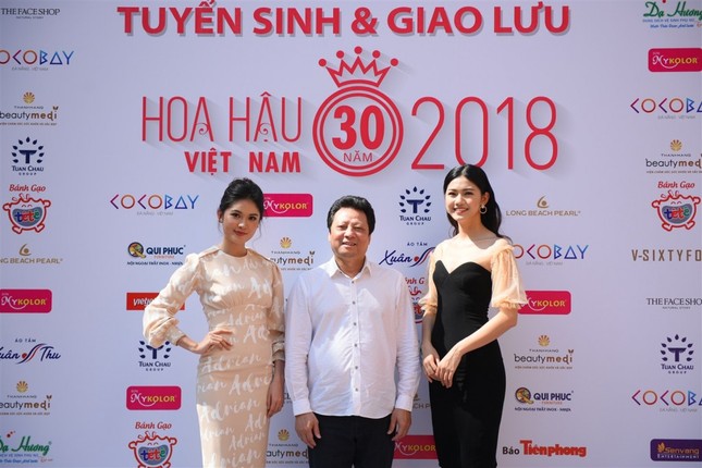 Đông Nhi khuấy động sân khấu trường ĐHKHXH và Nhân văn ảnh 3