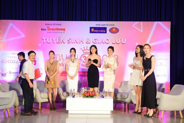 Đông Nhi khuấy động sân khấu trường ĐHKHXH và Nhân văn ảnh 11
